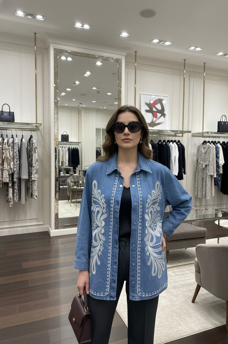 Chemise en jean avec brodés